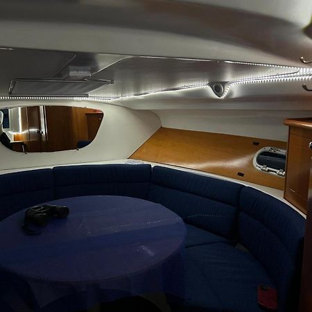 An Unusual Night On A Boat Hotel La Rochelle  Exterior photo