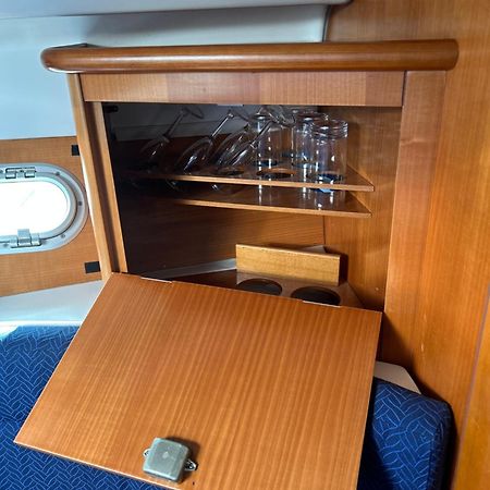 An Unusual Night On A Boat Hotel La Rochelle  Exterior photo