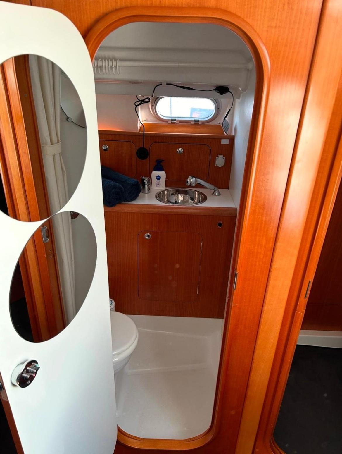 An Unusual Night On A Boat Hotel La Rochelle  Exterior photo